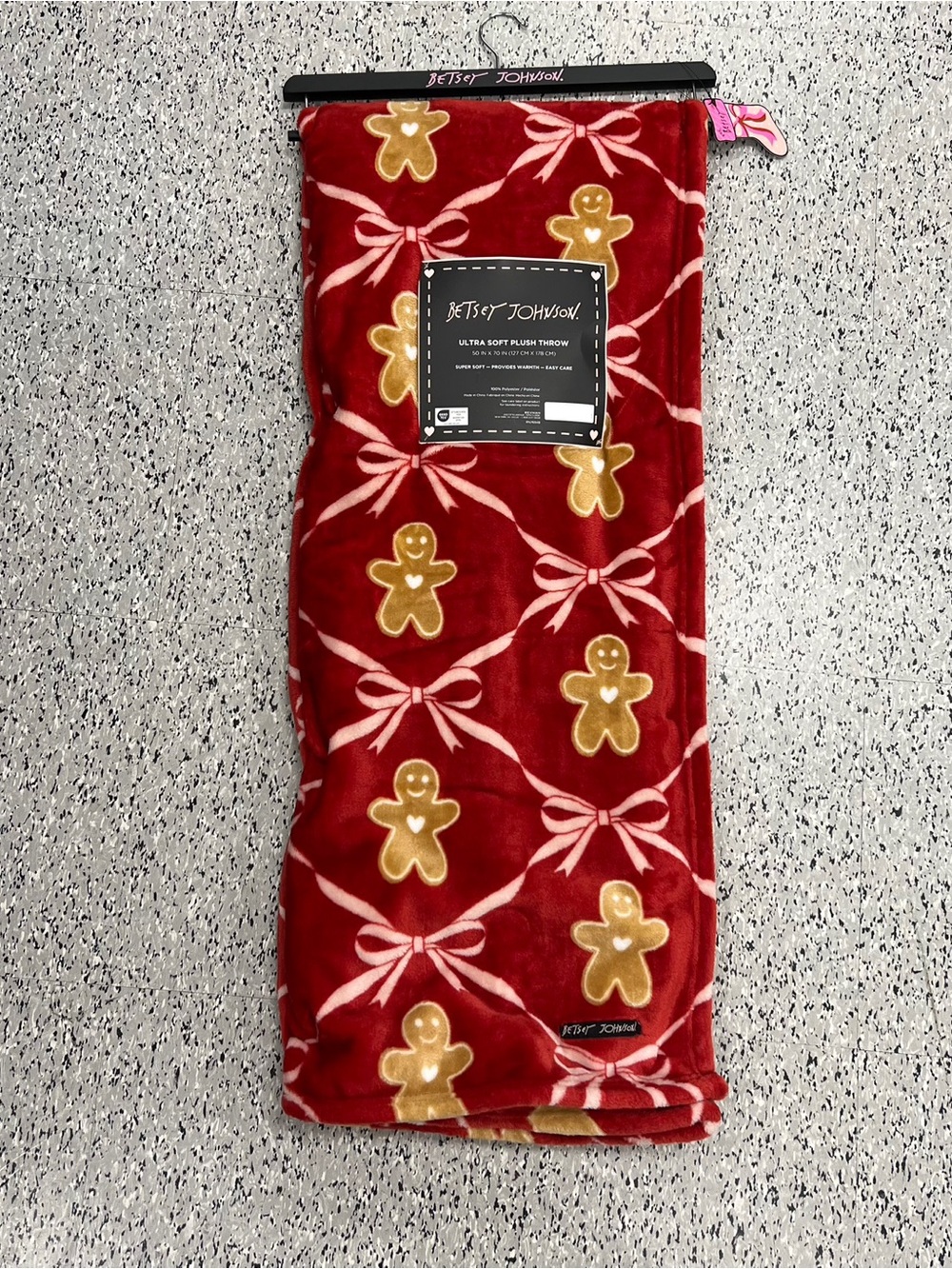 Betsey Johnson Christmas Gingerbread Man Pink Bow Red 50x70 Plush Throw NEW